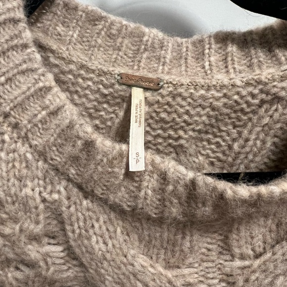 Women’s free people sweater size small - Picture 2 of 3
